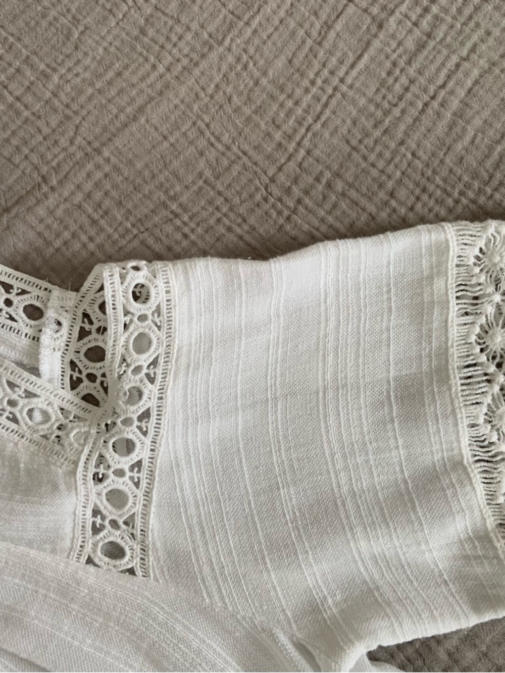crown & ivy white Crochet Yoke Peasant Top & cold shoulder
Size Small - Picture 3 of 4